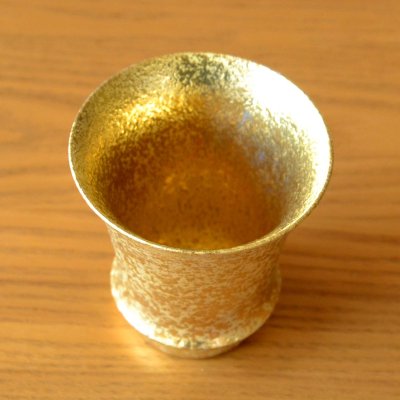 画像4: 退職祝い ぐいのみ おちょこ 陶器 日本酒用 おしゃれ 有田焼 金彩 反型 感謝を込めた木箱入りギフト